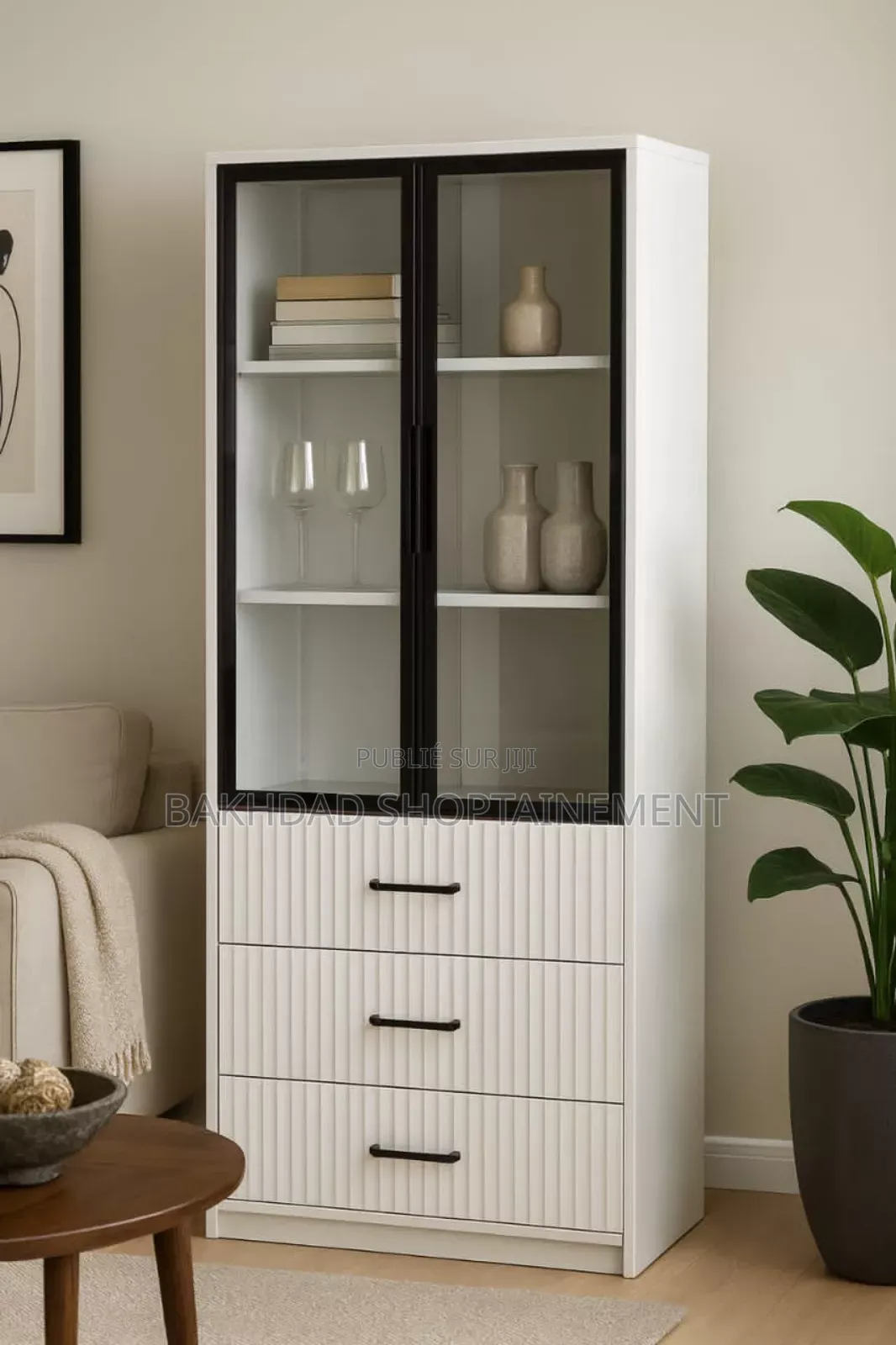 Vitrine Moderne en Bois – Élégance Fonctionnalité