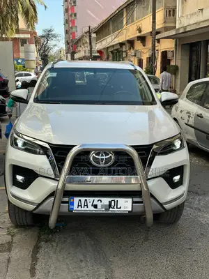 Photo - Toyota Fortuner 2.4 D AWD 2023 Black