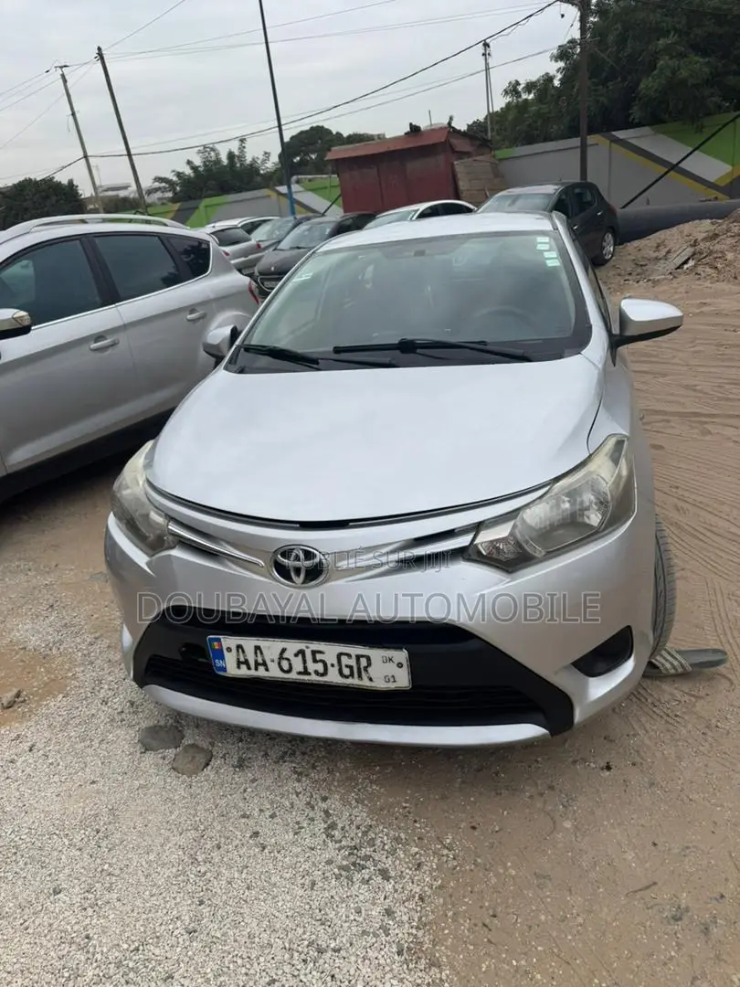 Toyota Yaris 2017 Gris