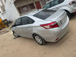 Toyota Yaris 2017 Gris