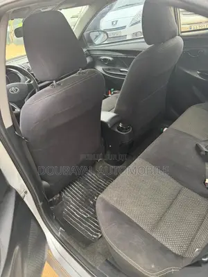 Toyota Yaris 2017 Gris