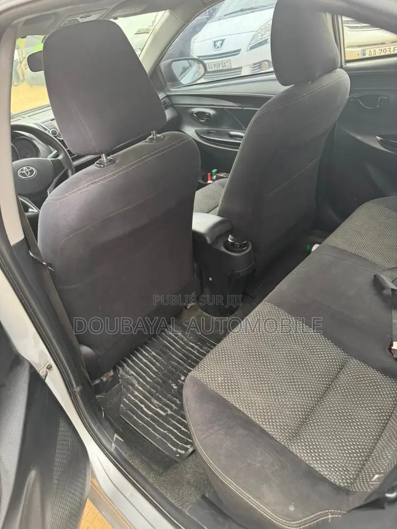 Toyota Yaris 2017 Gris