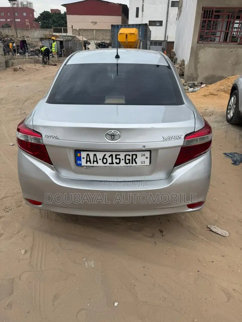 Toyota Yaris 2017 Gris