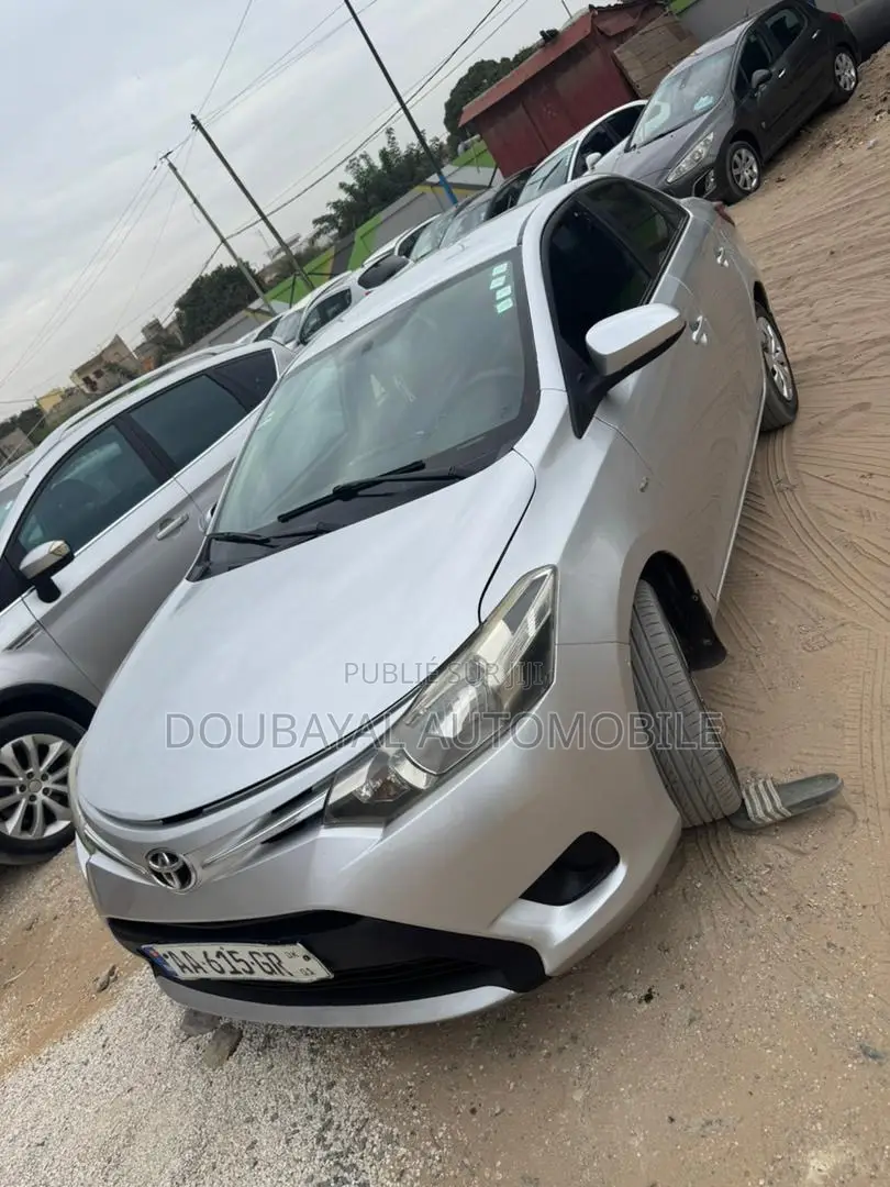 Toyota Yaris 2017 Gris