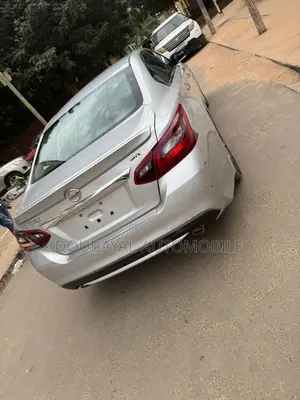 Nissan Altima 2.5 2017 Gris