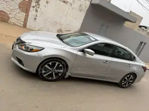 Nissan Altima 2.5 2017 Gris
