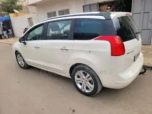 Peugeot 5008 1.6 HDi MT Active 2012 Black