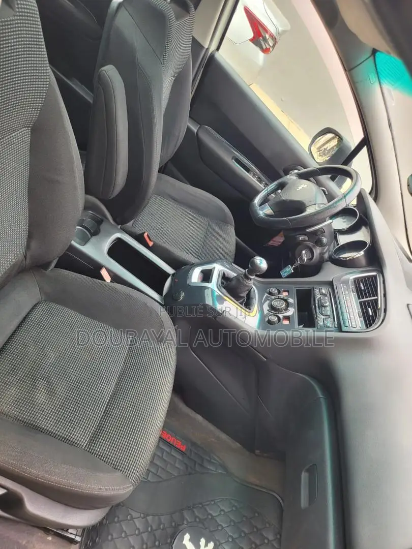 Peugeot 5008 1.6 HDi MT Active 2012 Black