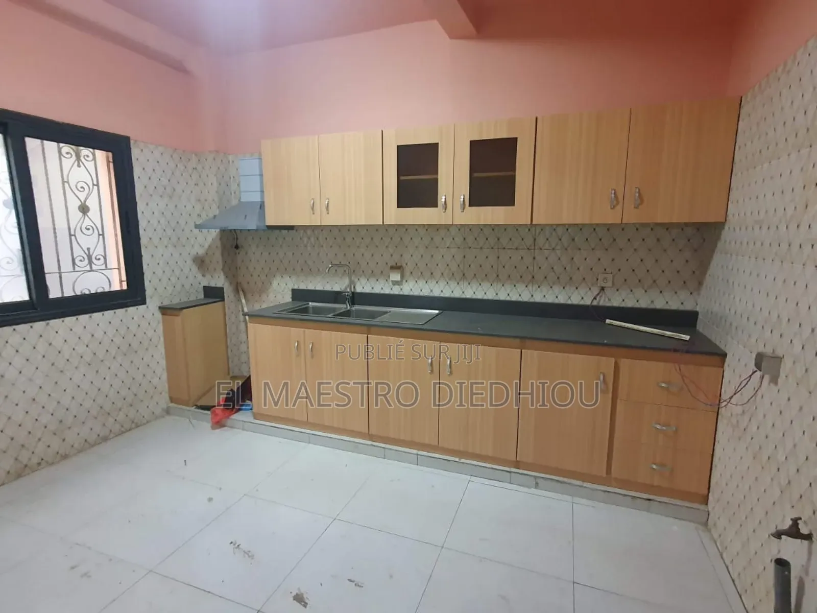 4chbre Villa dans Villa À Louer Aux, Niayes à Louer