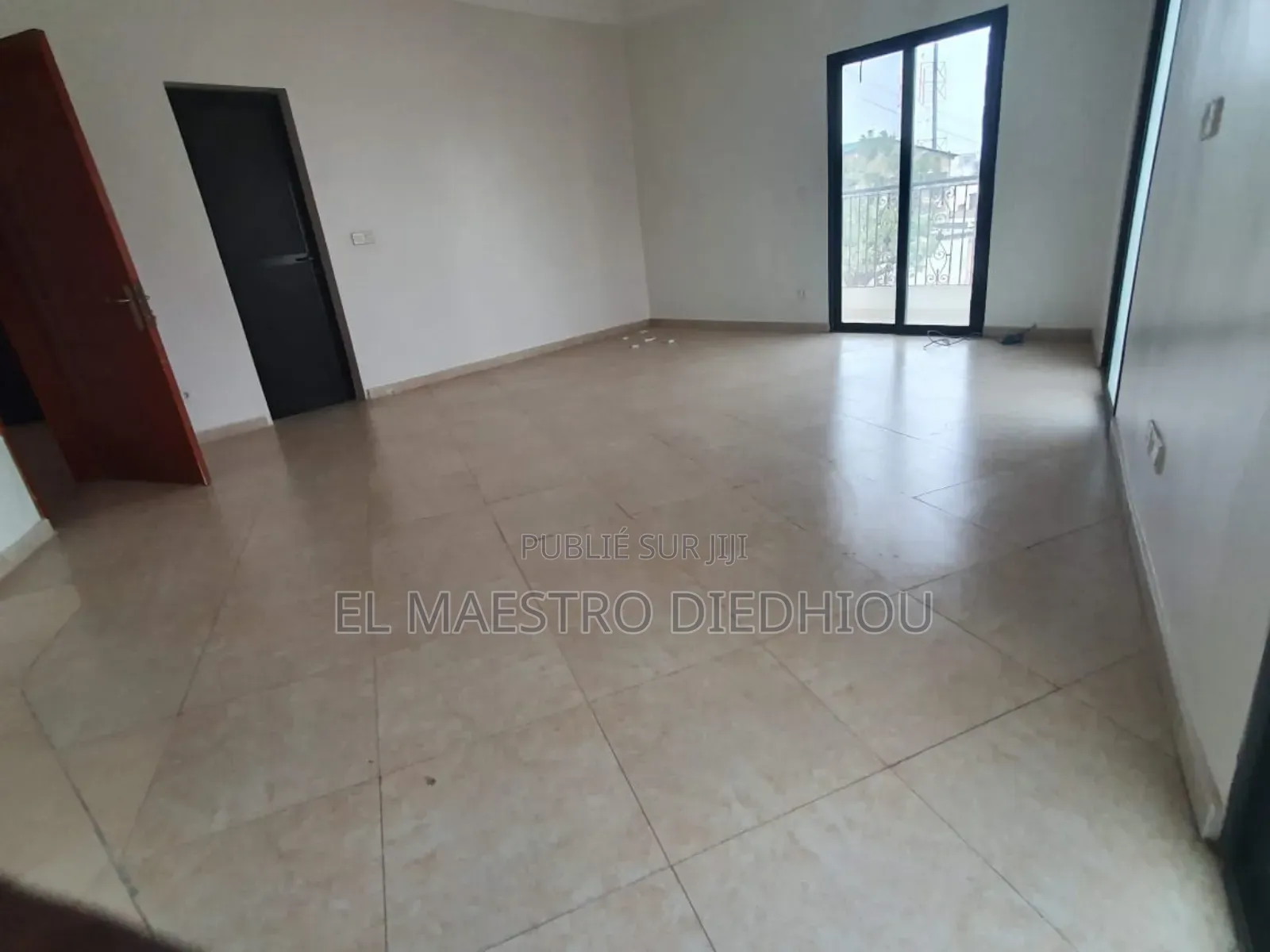 4chbre Villa dans Villa À Louer Aux, Niayes à Louer