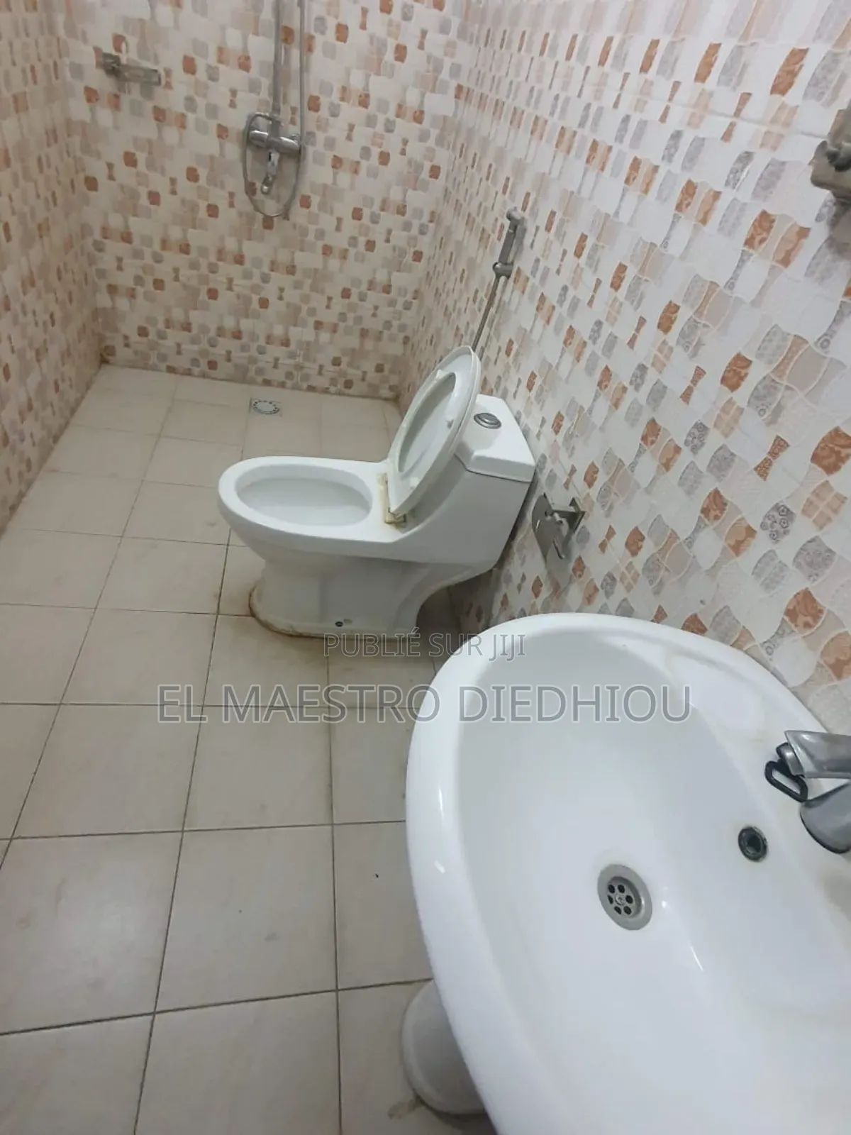 4chbre Villa dans Villa À Louer Aux, Niayes à Louer