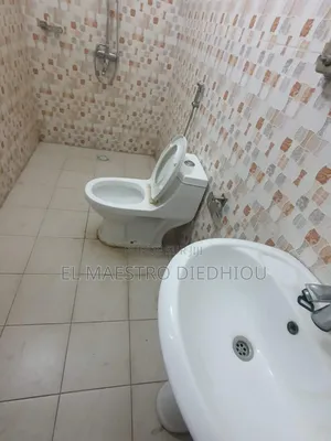 4chbre Villa dans Villa À Louer Aux, Niayes à Louer