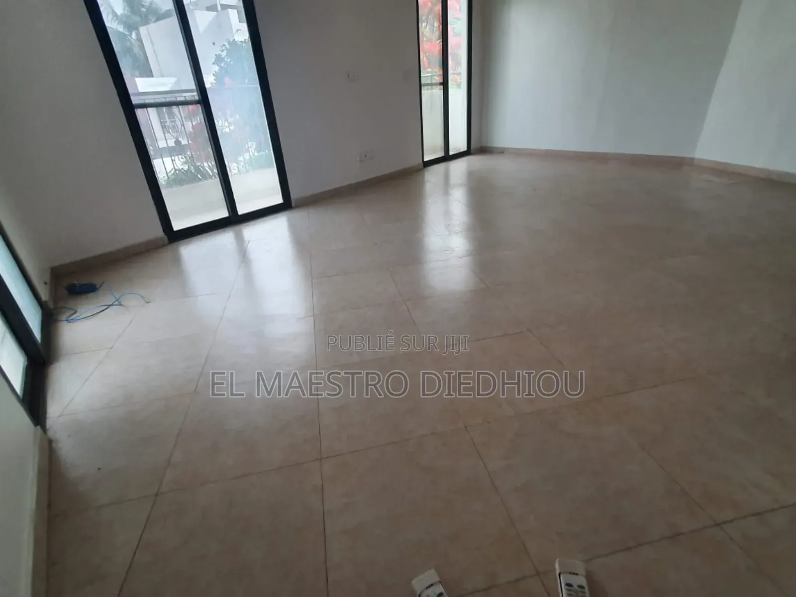 4chbre Villa dans Villa À Louer Aux, Niayes à Louer