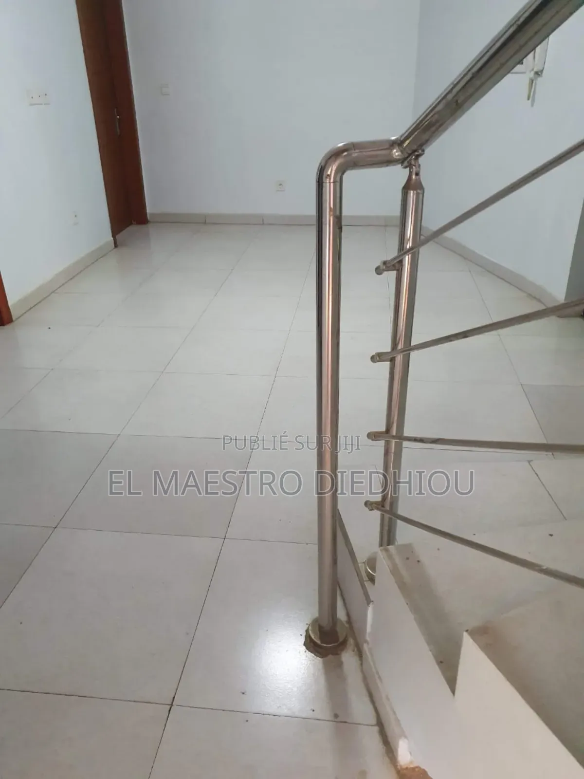 4chbre Villa dans Villa À Louer Aux, Niayes à Louer