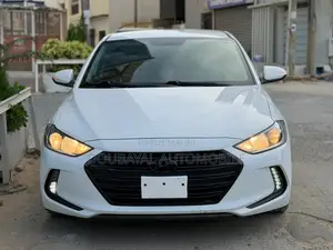 Photo - Hyundai Elantra SE Sedan FWD (2.0L 4cyl 6M) 2017 Black