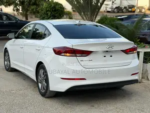 Hyundai Elantra SE Sedan FWD (2.0L 4cyl 6M) 2017 Black