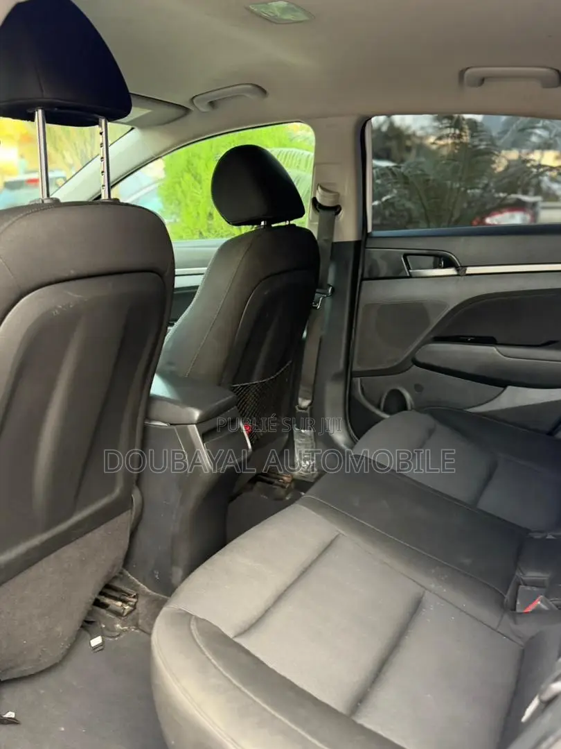 Hyundai Elantra SE Sedan FWD (2.0L 4cyl 6M) 2017 Black