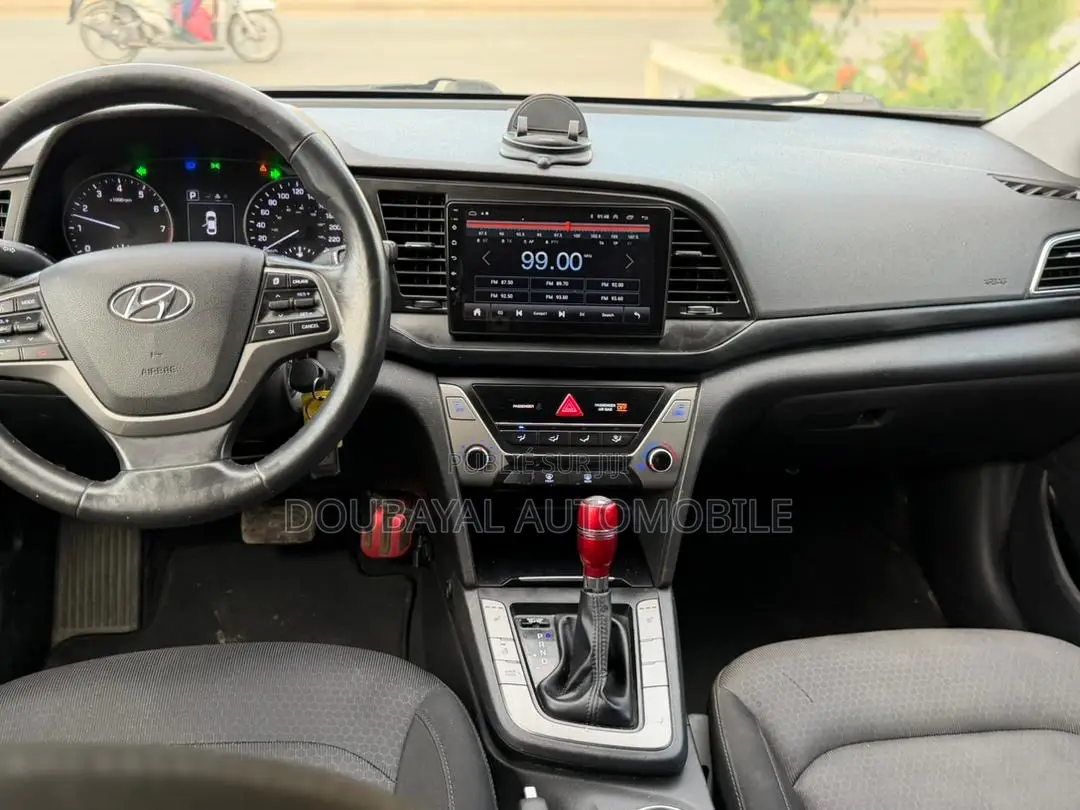 Hyundai Elantra SE Sedan FWD (2.0L 4cyl 6M) 2017 Black