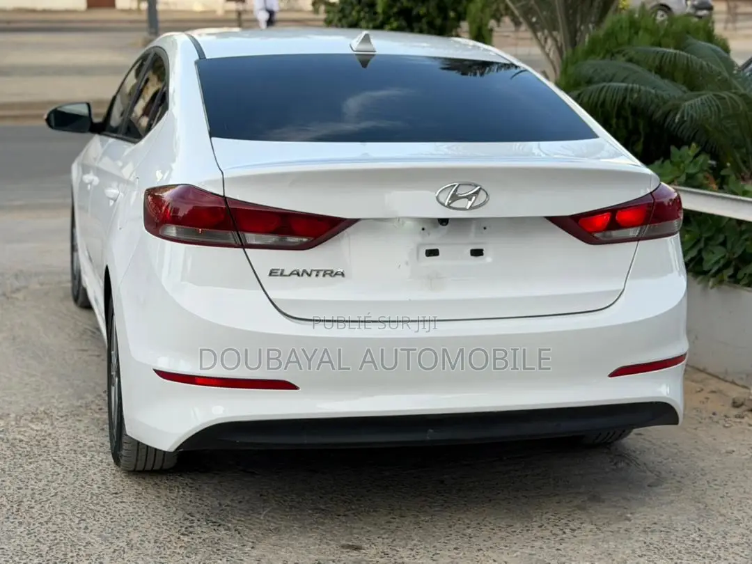 Hyundai Elantra SE Sedan FWD (2.0L 4cyl 6M) 2017 Black