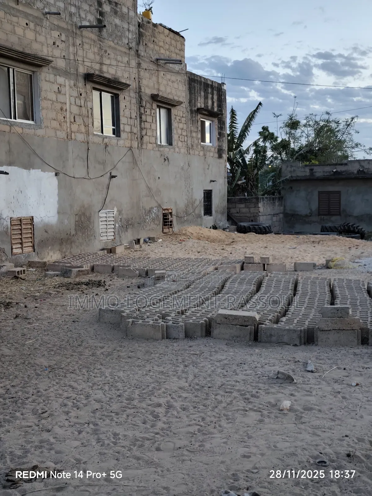 Terrain Commercial À Vendre À Rufisque 403m2