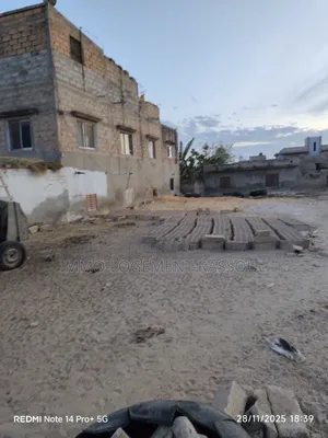 Terrain Commercial À Vendre À Rufisque 403m2