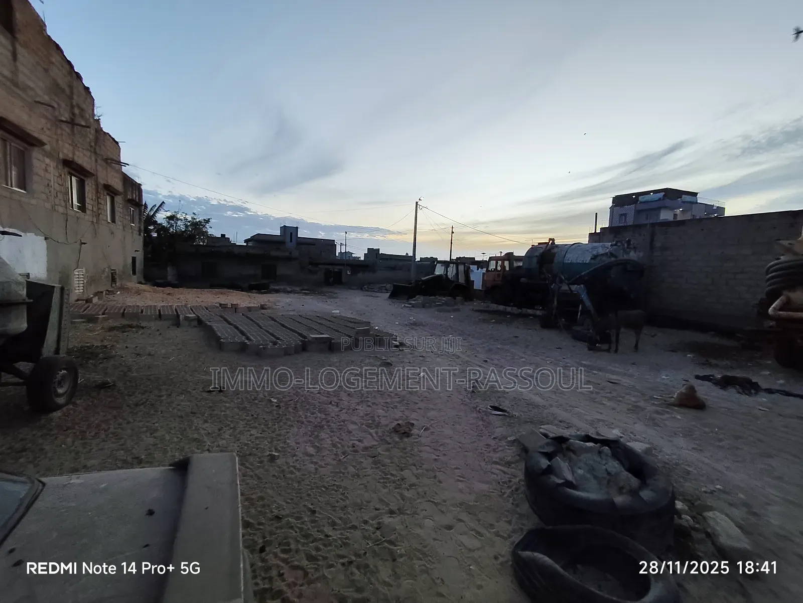 Terrain Commercial À Vendre À Rufisque 403m2