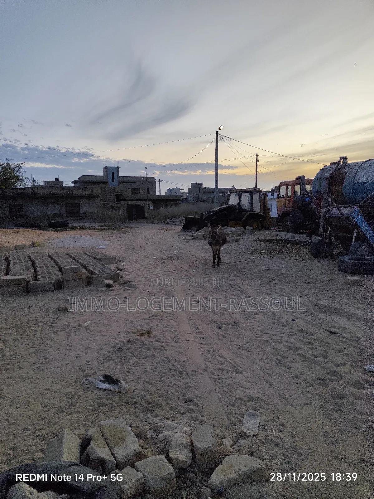 Terrain Commercial À Vendre À Rufisque 403m2