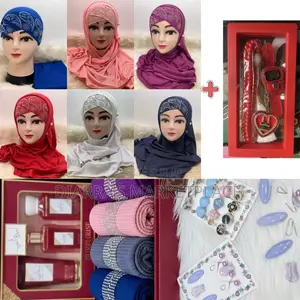 Coffret Hijab De Luxe : Voiles Plissés Avec Bonnets Assortis Perlés,