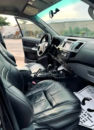 Toyota Hilux 2016 Black