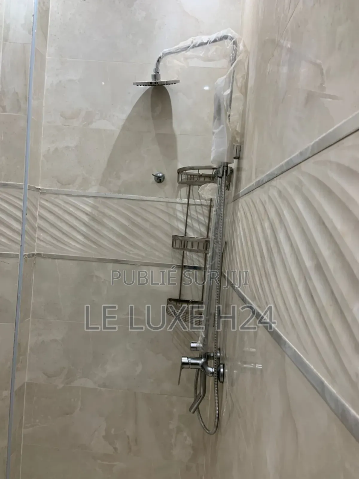 2chbre Appartement dans Apparemment F3, Yoff à Louer