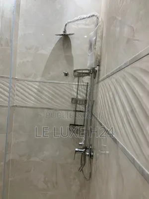 2chbre Appartement dans Apparemment F3, Yoff à Louer