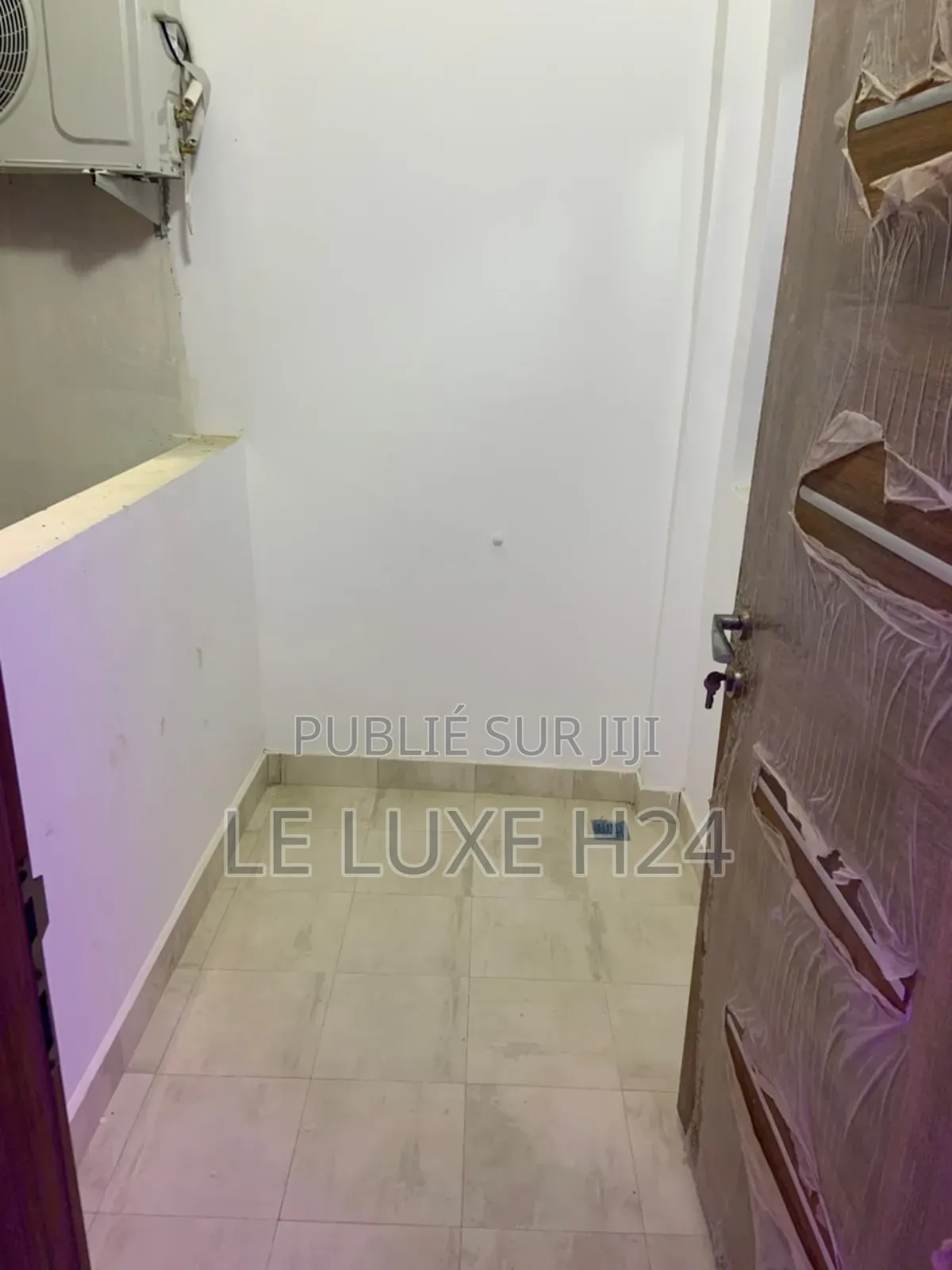 2chbre Appartement dans Apparemment F3, Yoff à Louer