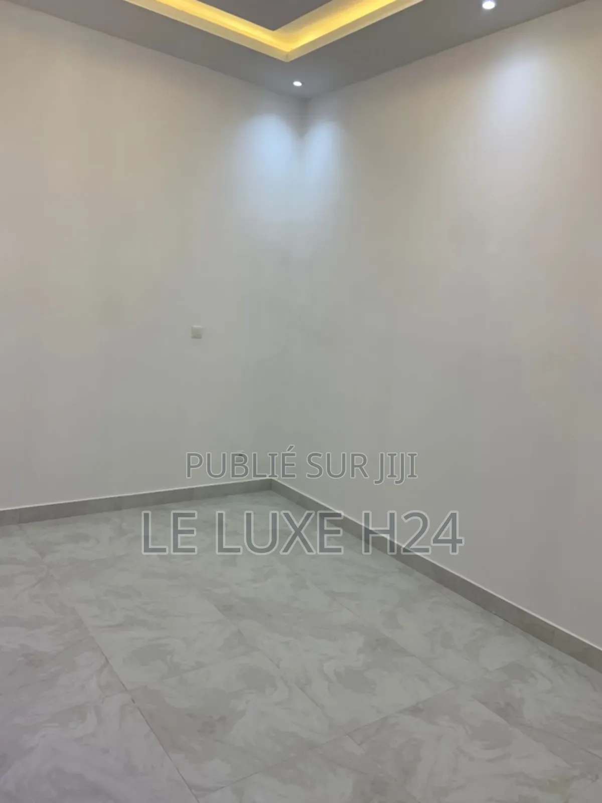 2chbre Appartement dans Apparemment F3, Yoff à Louer