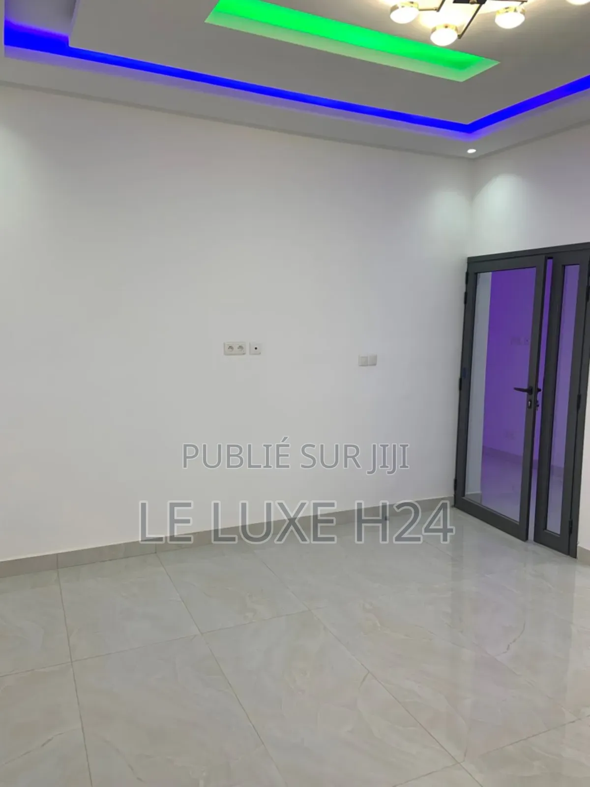 2chbre Appartement dans Apparemment F3, Yoff à Louer