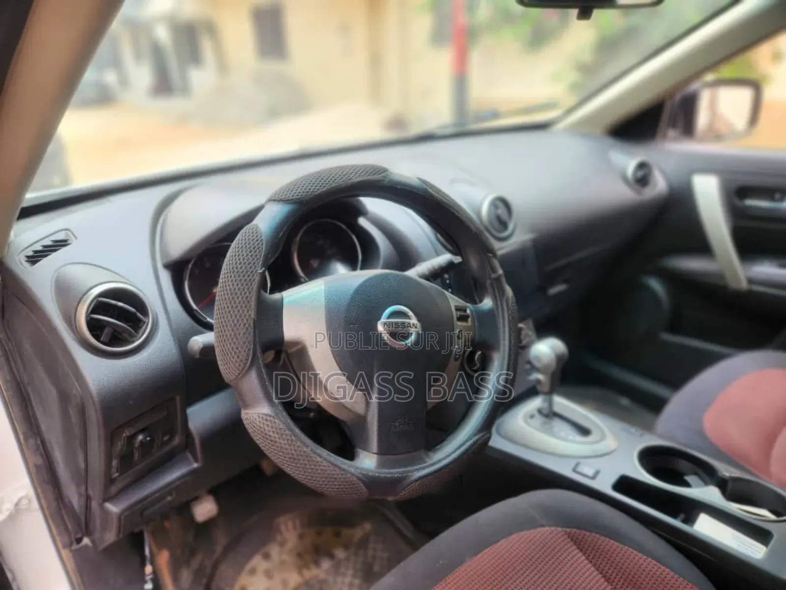 Nissan Rogue 2011 Blanc cassé