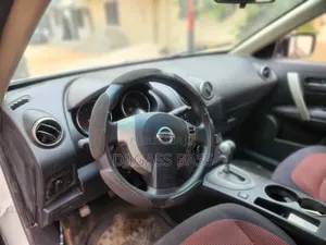 Nissan Rogue 2011 Blanc cassé