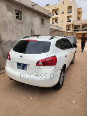 Nissan Rogue 2011 Blanc cassé