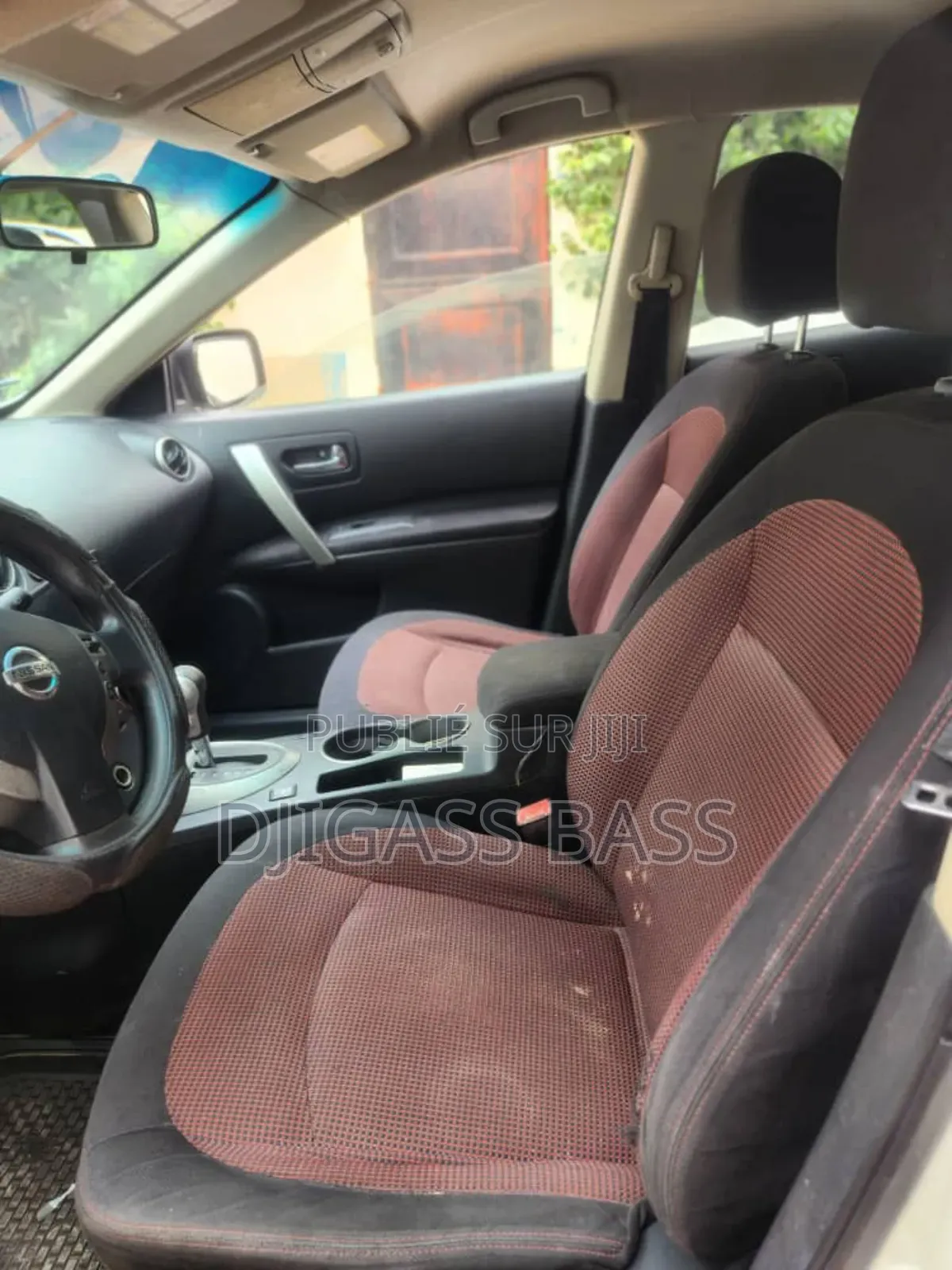 Nissan Rogue 2011 Blanc cassé