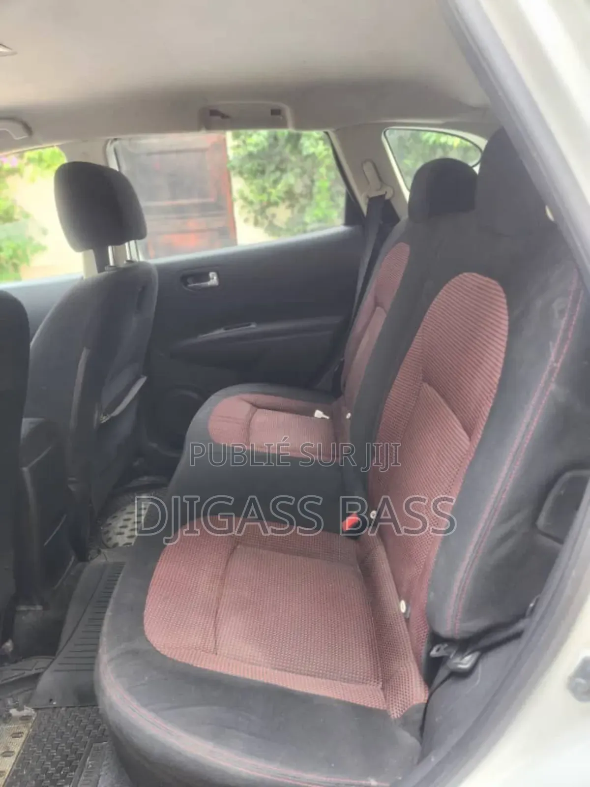 Nissan Rogue 2011 Blanc cassé