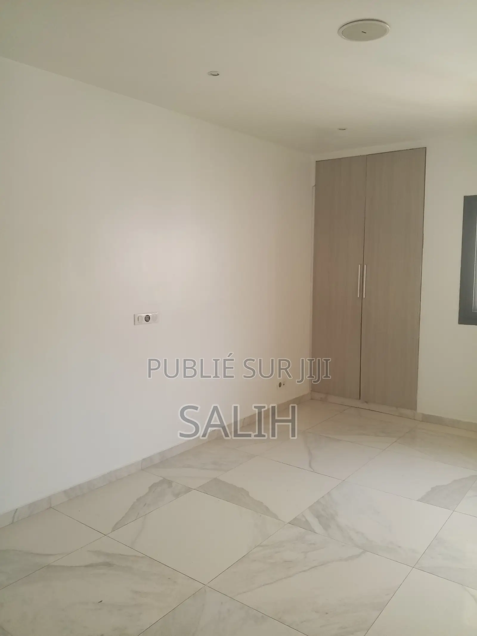 5chbre Duplex dans Salih-Immo, Fann-Point E-Amitié à Louer