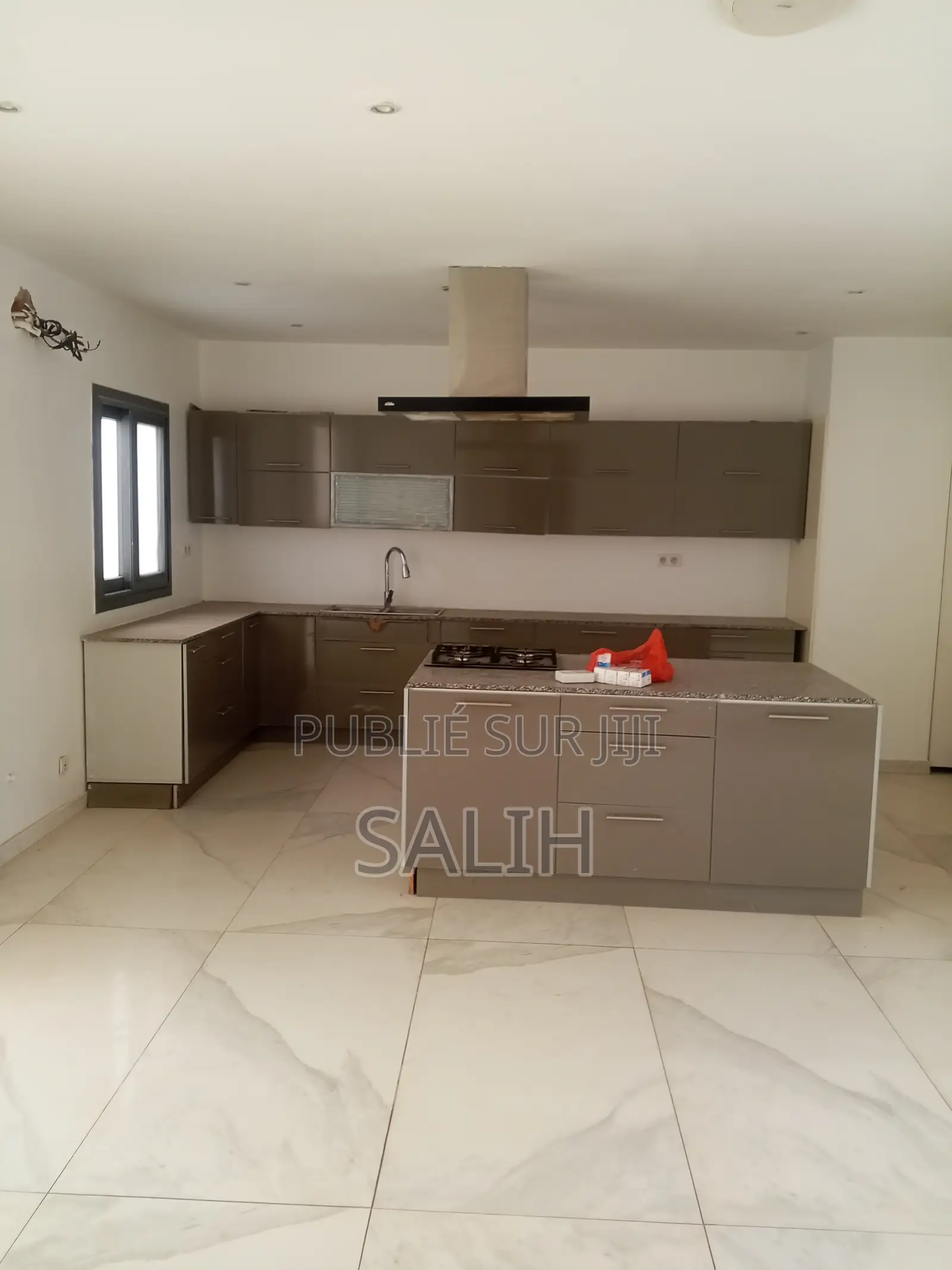 5chbre Duplex dans Salih-Immo, Fann-Point E-Amitié à Louer