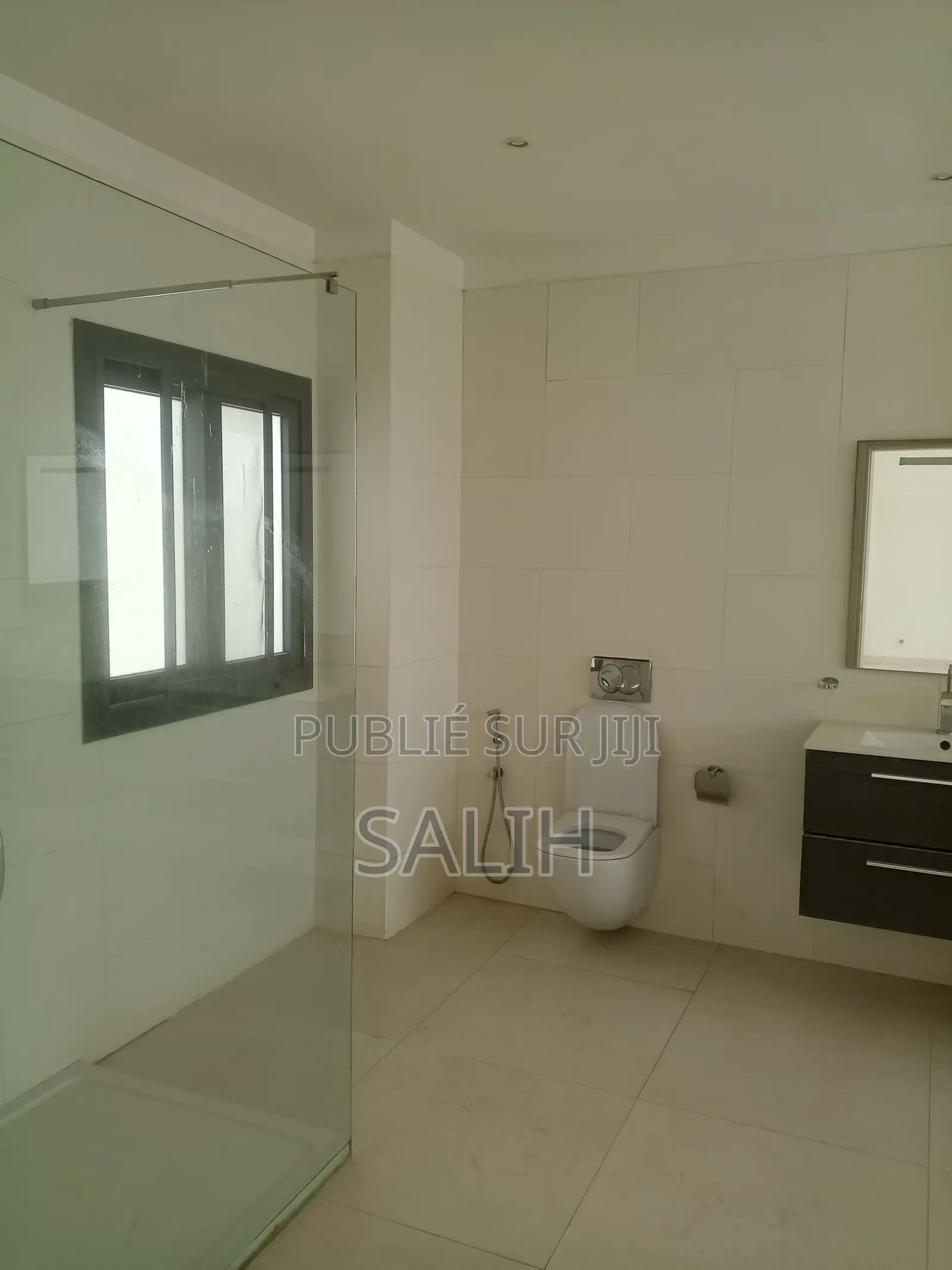 5chbre Duplex dans Salih-Immo, Fann-Point E-Amitié à Louer