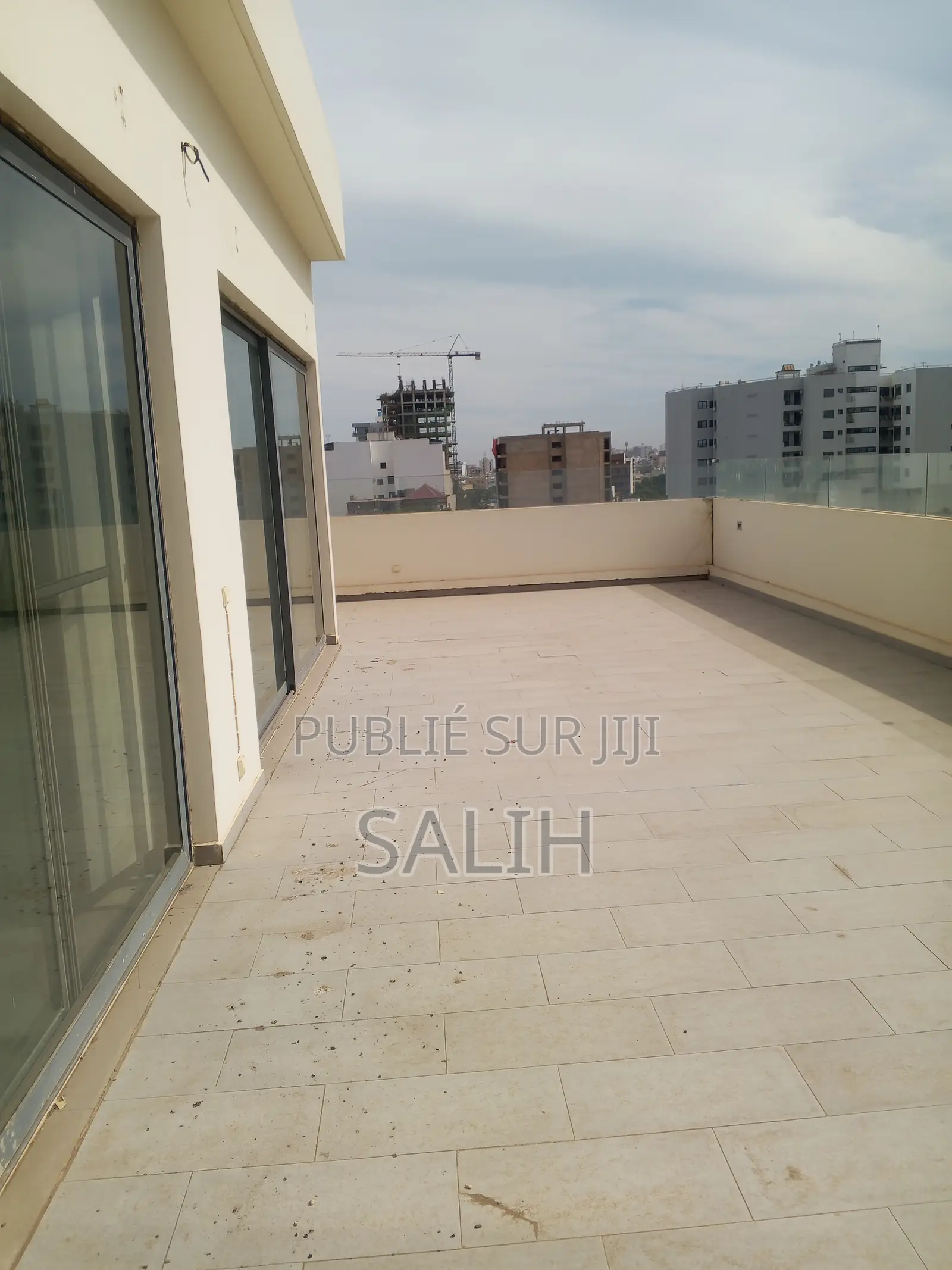 5chbre Duplex dans Salih-Immo, Fann-Point E-Amitié à Louer