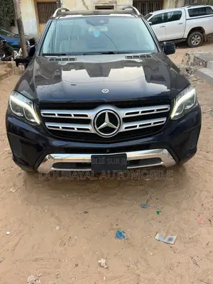 Photo - Mercedes-Benz GLS-Class GLS450 4MATIC 2018