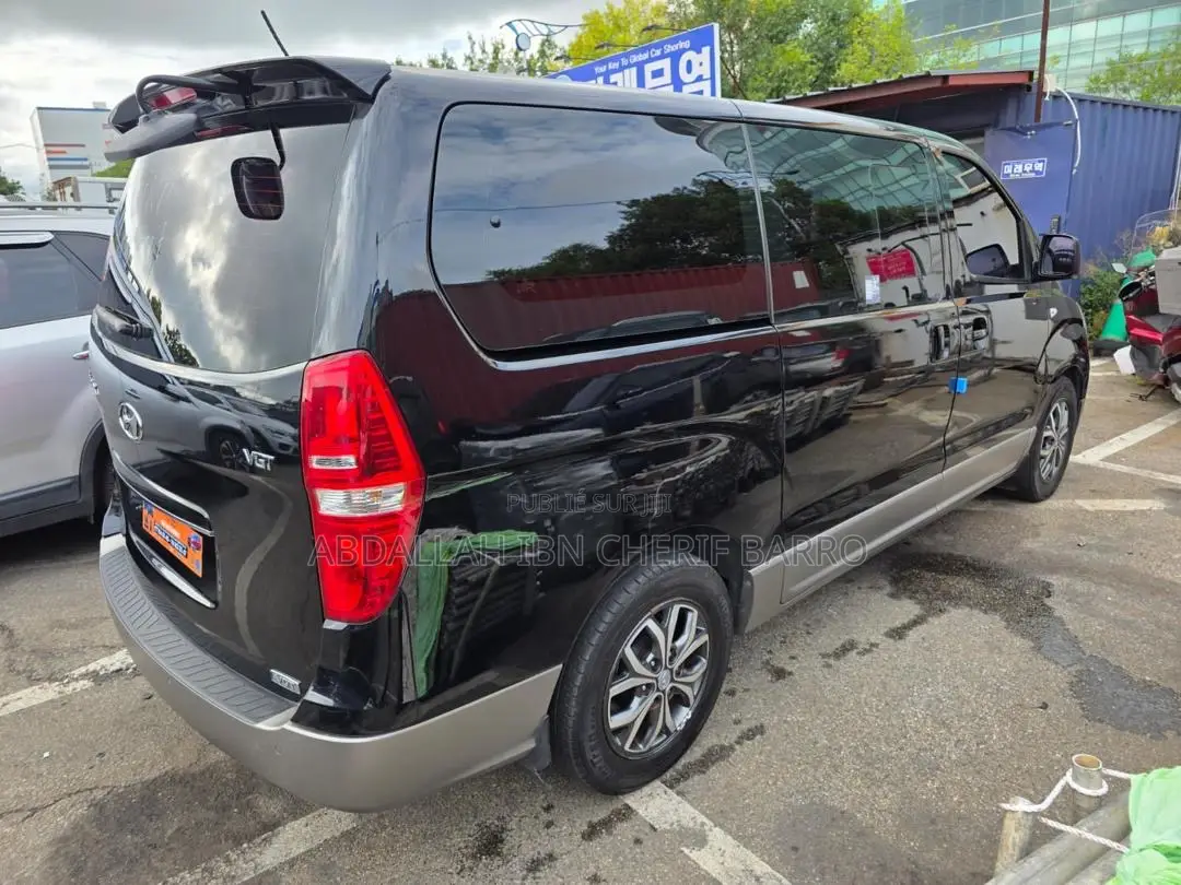 Hyundai Starex 2017 Black