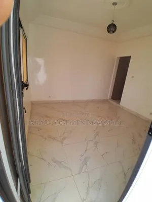 3chbre Appartement dans , Ouakam à Louer