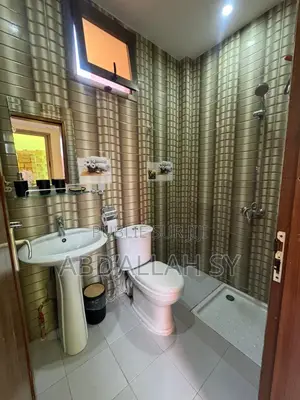 Furnished 3chbre Appartement dans Sicap-Liberté à Louer