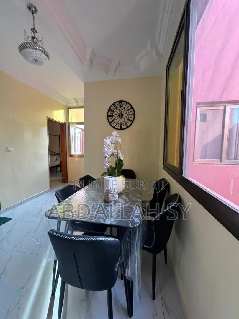 Furnished 3chbre Appartement dans Sicap-Liberté à Louer