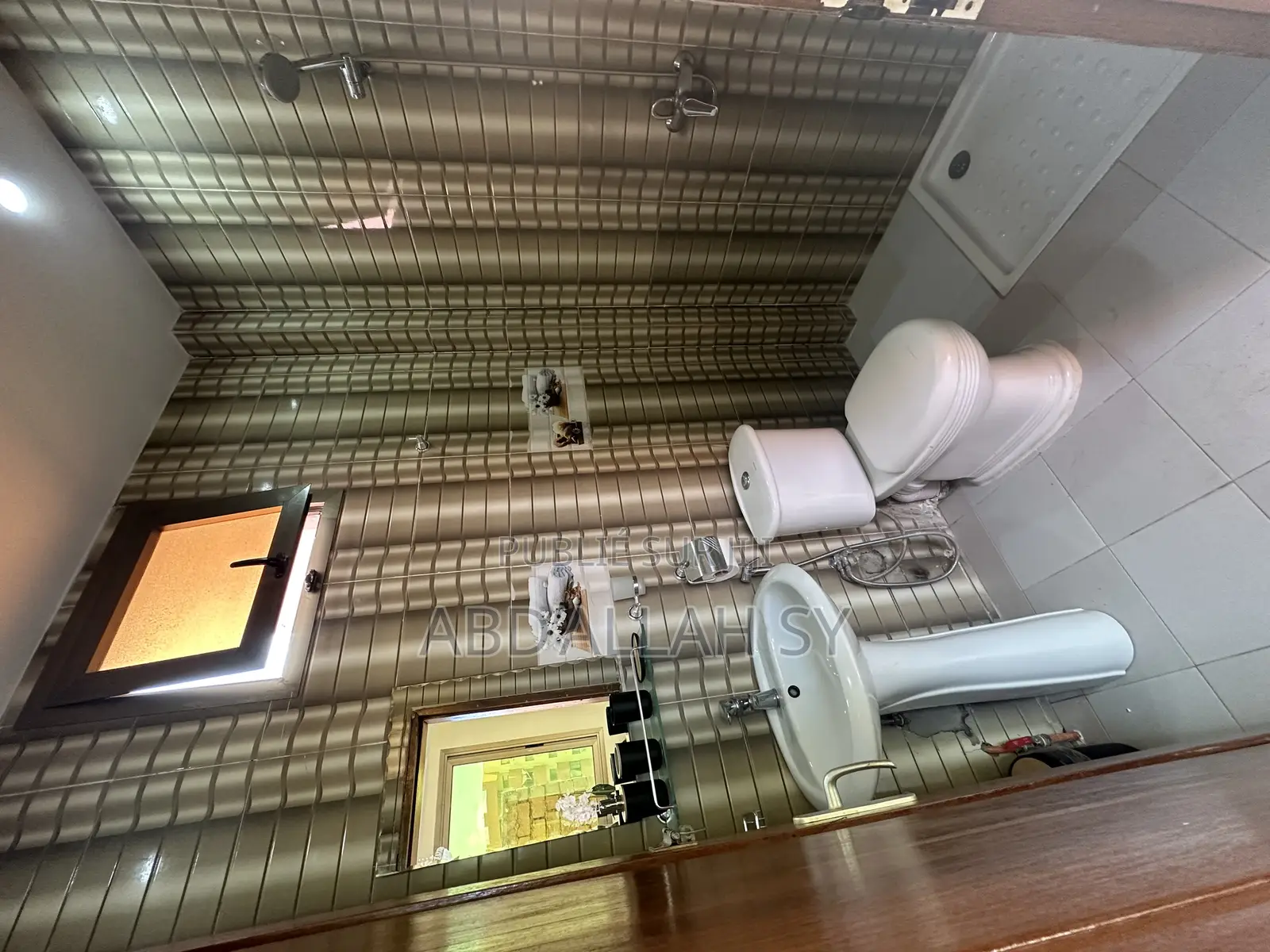 Furnished 3chbre Appartement dans Sicap-Liberté à Louer