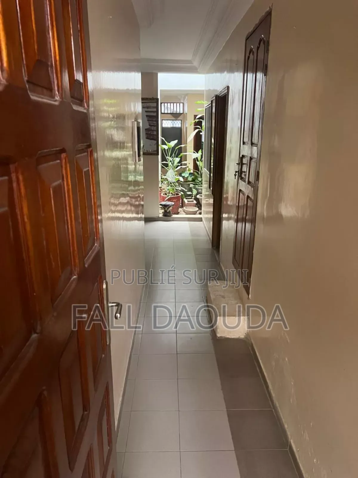 6chbre Villa dans Villa, Grand Dakar à Vendre